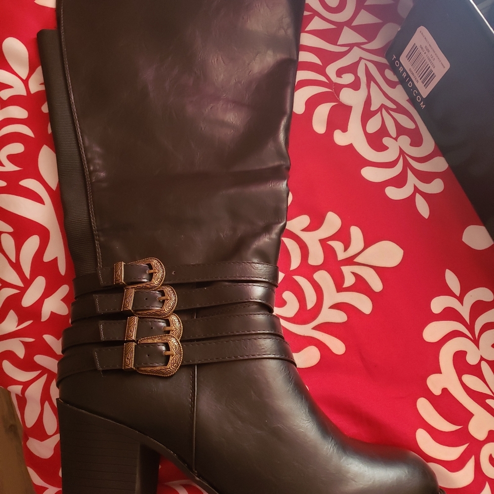 Knee hi boots